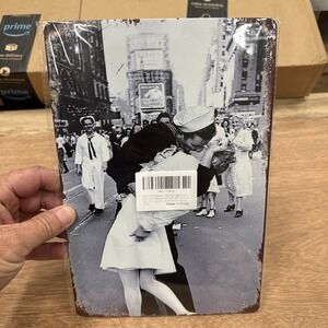 Metal Sign Wall Decor Vj Day Kissing